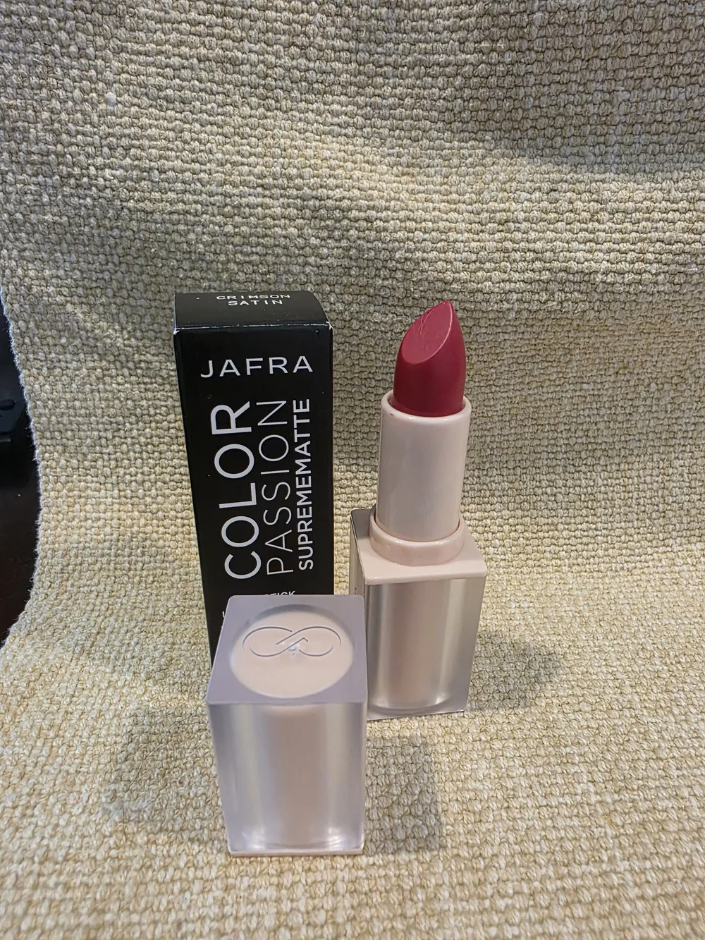 JAFRA Color Passion SupremeMatte Lipstick - Crimson Satin